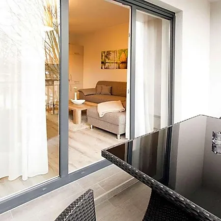 Hotel Mit Blick Auf Spree In