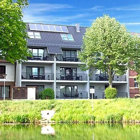 Hotel Mit Blick Auf Spree In