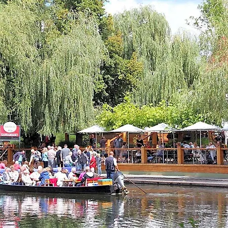 Mit Blick Auf Spree In